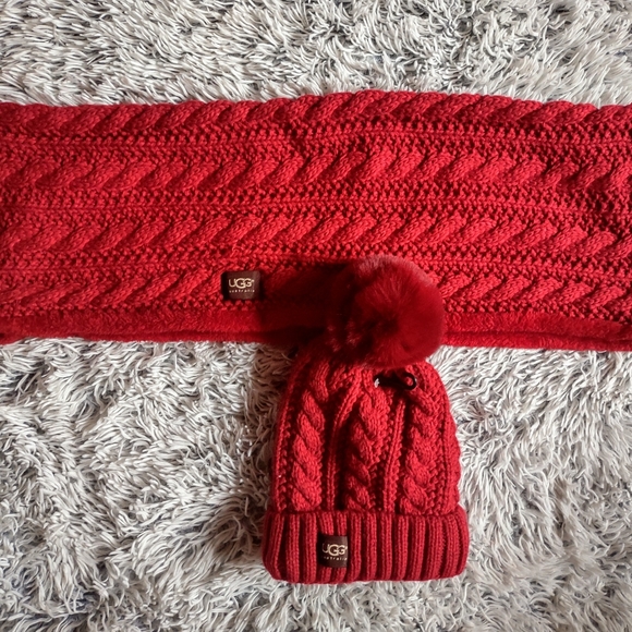 New UGG Hat and Scarf Set - Picture 3 of 4